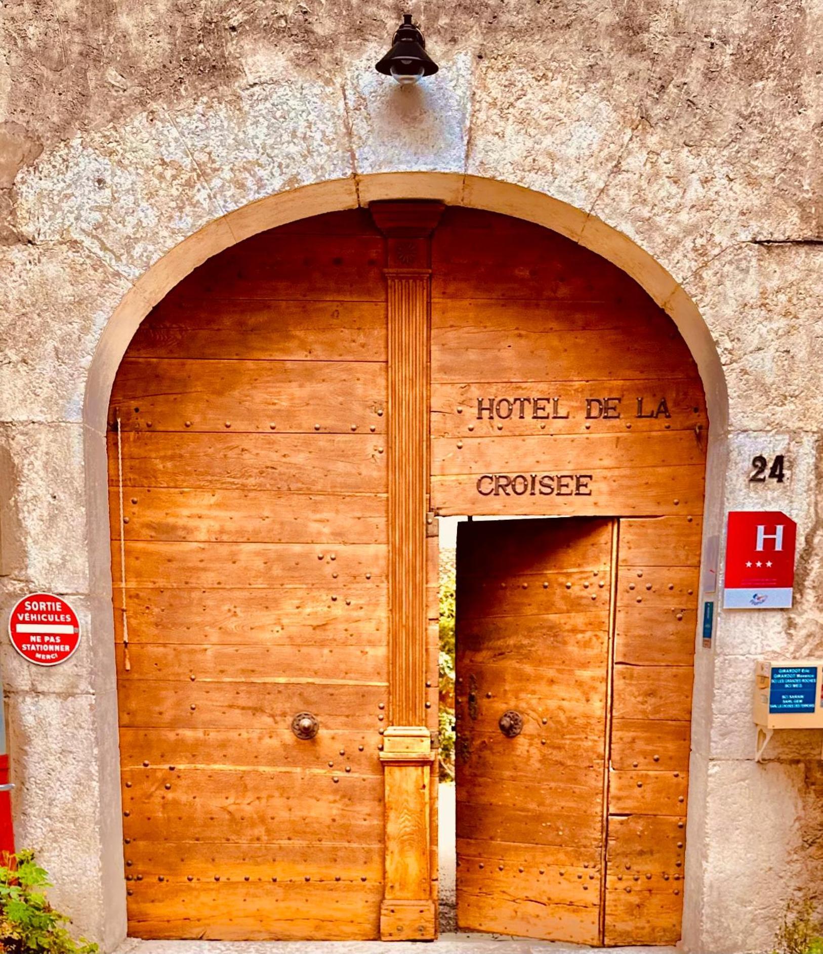 Hotel De La Croisee Poncin Экстерьер фото
