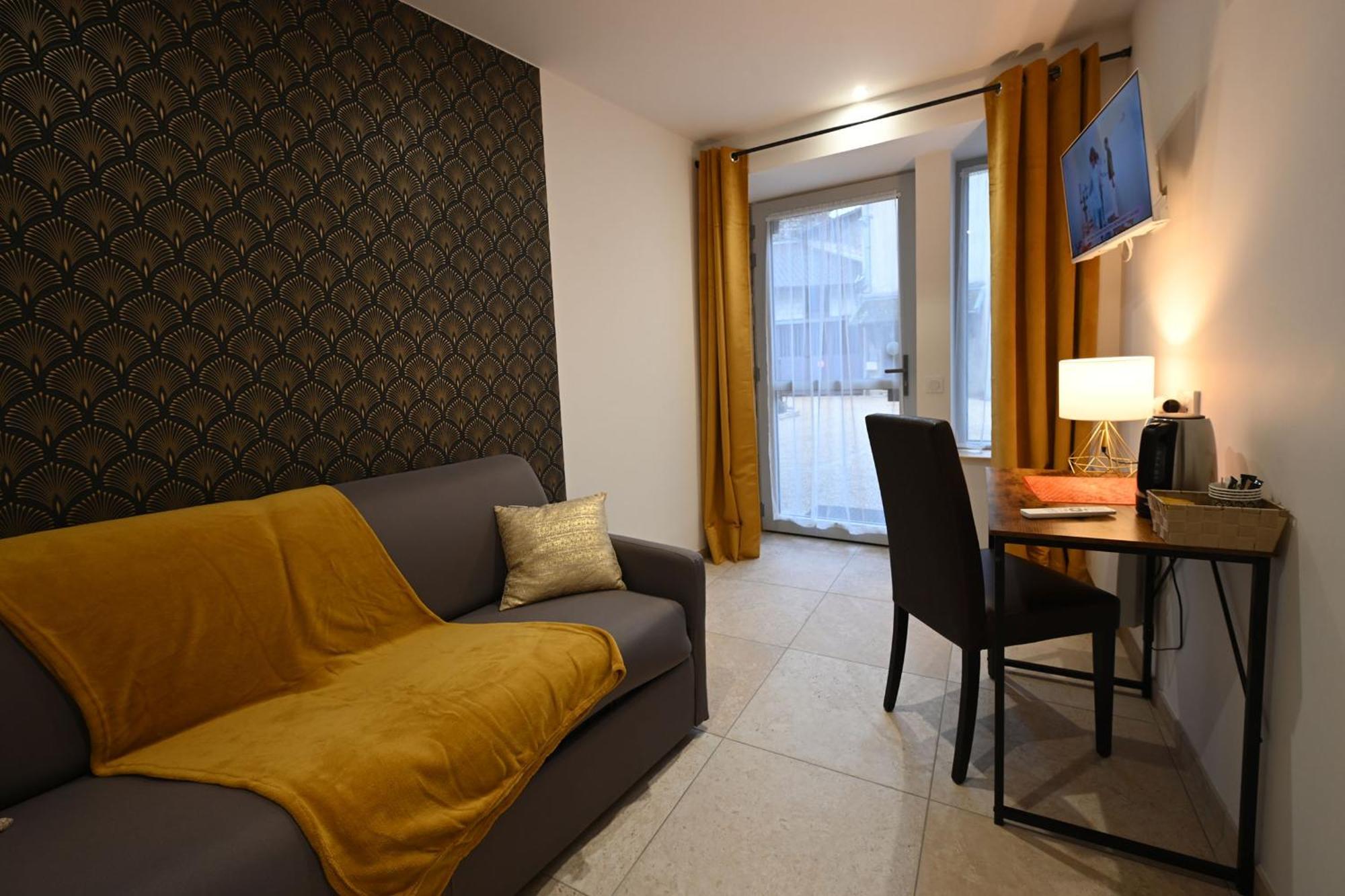 Hotel De La Croisee Poncin Экстерьер фото
