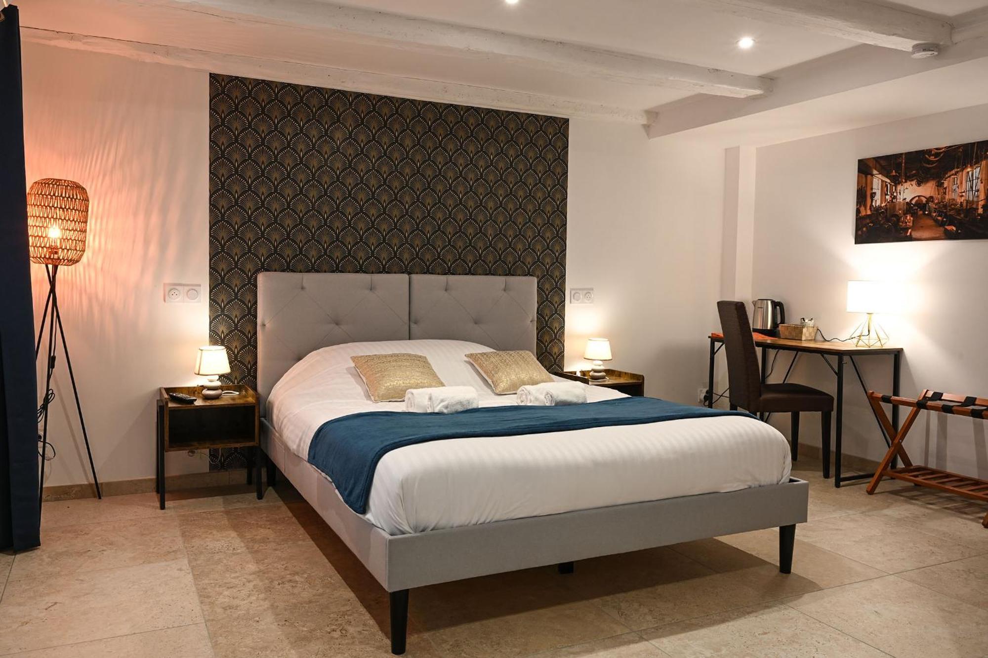 Hotel De La Croisee Poncin Экстерьер фото